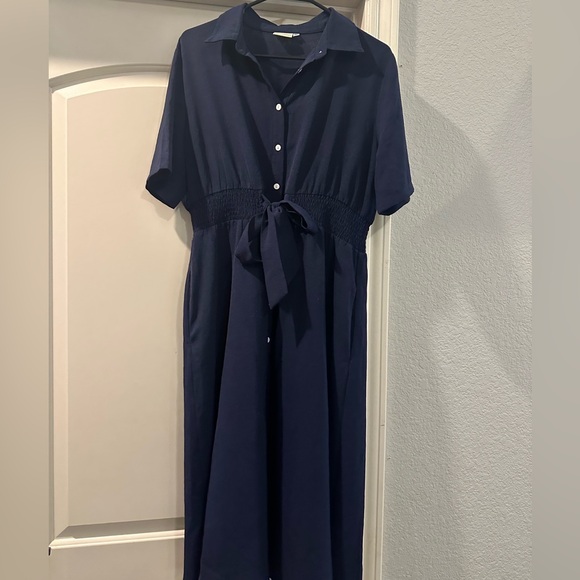 Chic Navy Midi Dress with Button Detail - Picture 1 of 5